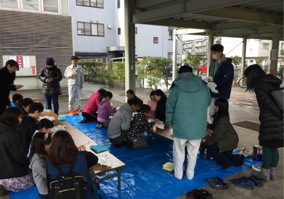 目と耳の塗装の様子