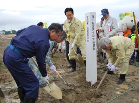 記念標柱の建立