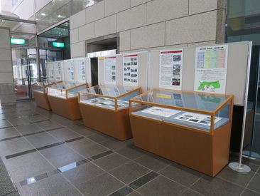 共通通路での展示その1