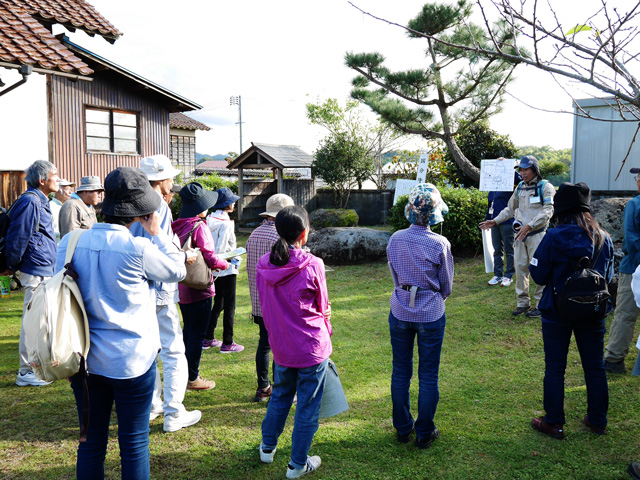 国分寺での見学風景