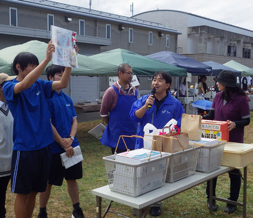 お楽しみ抽選会で青谷高生が活躍