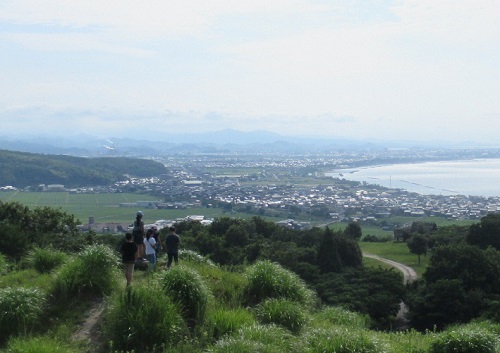 古墳の上