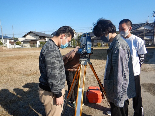 測量機器操作の様子