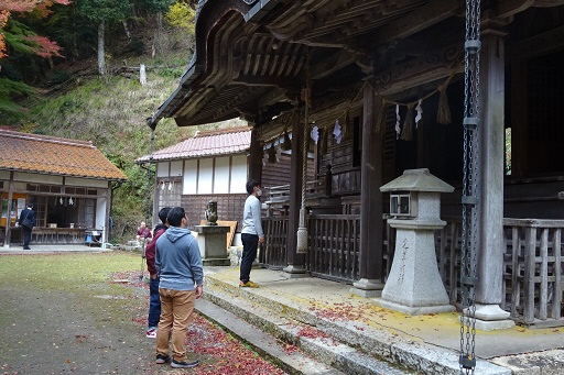 諏訪神社本殿