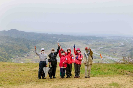 山頂での決めポーズ写真です。