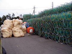 押収された韓国漁船の漁具の写真