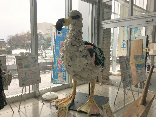 県庁でプラホウドリを展示しました。