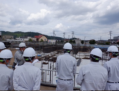 県立美術館の工事の見学の様子