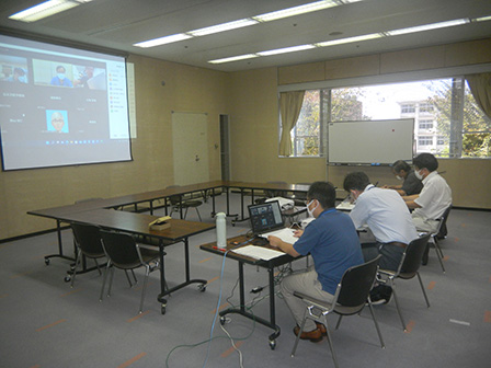 会議の様子の写真