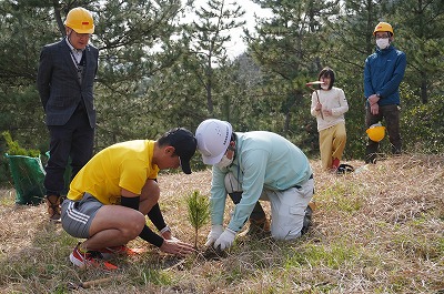 マラソンランナーによる代表植樹