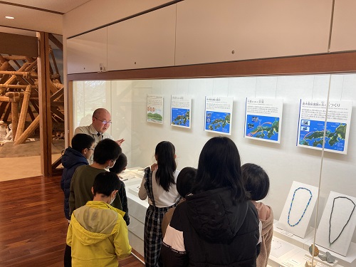 展示室で実物を見学