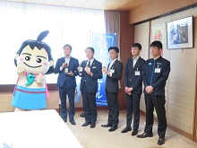 久米桜麦酒株式会社、株式会社ファミリーマートからのコラボ商品によるねんりんピックPRに係る報告会2