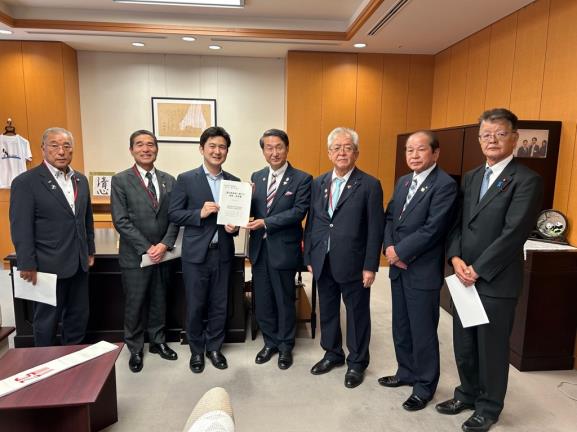 写真（文科省）