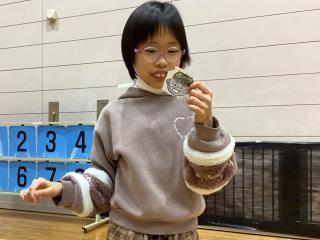 女の子が鬼のイラストを見つけたところ