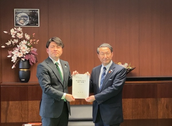 中野国土交通大臣へ要望書を手交