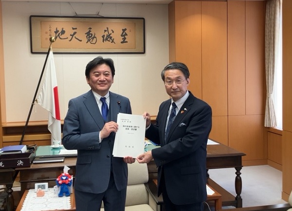 武部文部科学副大臣へ要望書を手交