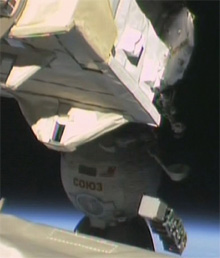 日本実験棟きぼうから放出される超小型衛星の写真