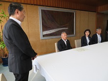 亀井一賀　副知事への感謝状贈呈式及び新たに任命する副知事、政策統轄監への辞令交付式1