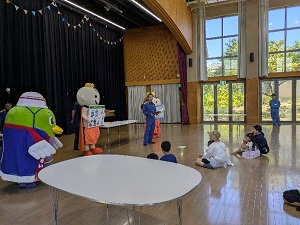 避難行動について説明する状況