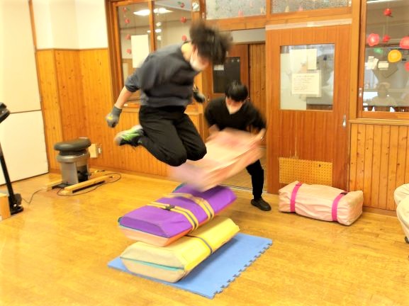 人間ダルマ落とし