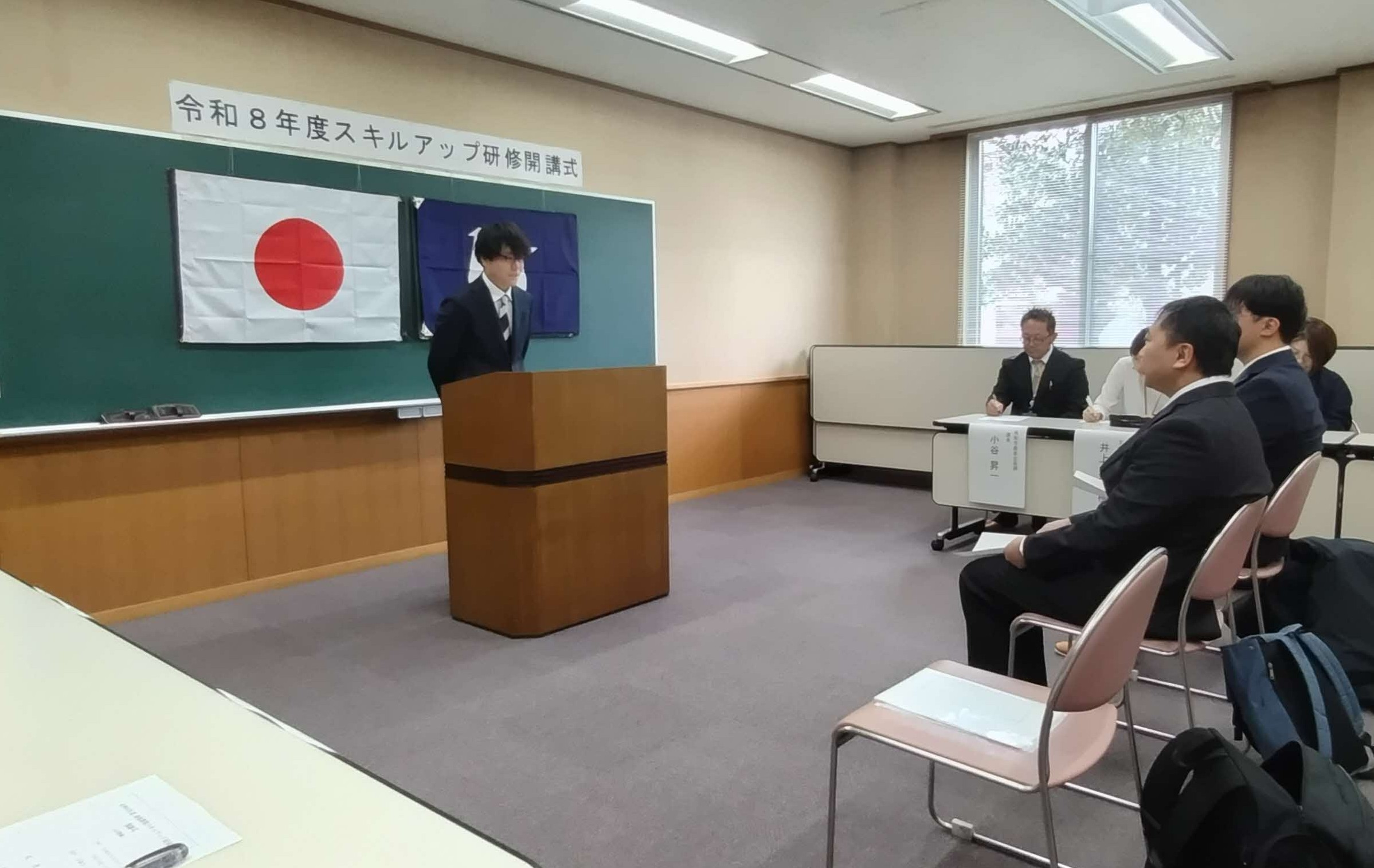 研修生一人ひとりが研修の意気込みをスピーチしています。