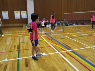 女子バドミントン（個人）の様子