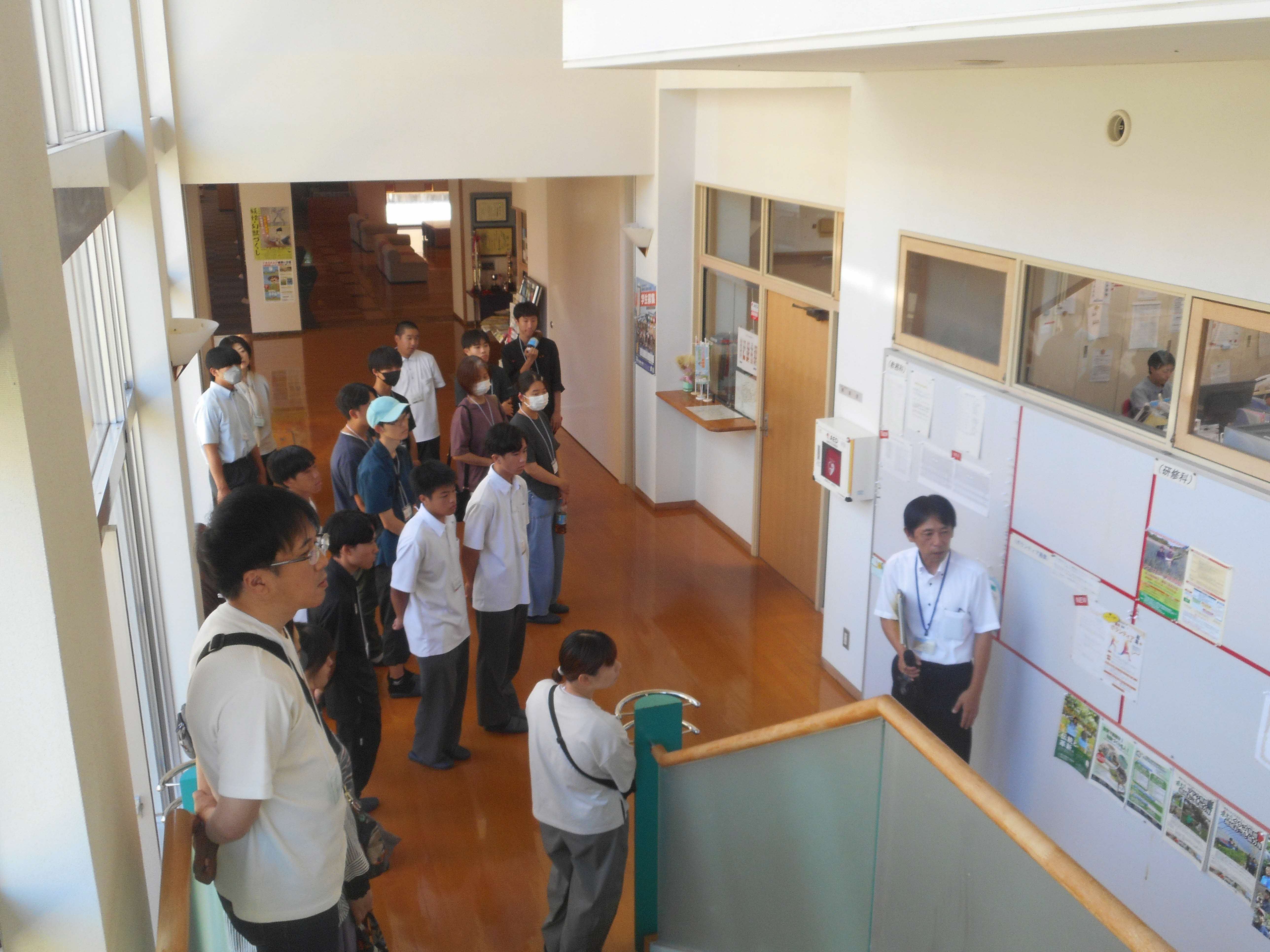 校内見学の様子