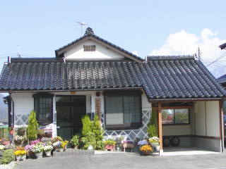 蚊屋駐在所全景