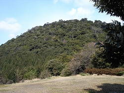 打吹山はおわんを伏せたような山姿。（峠の展望台より）