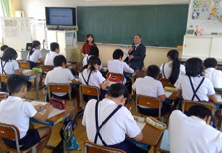 拉致問題人権学習会・学校での講演風景