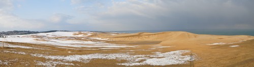 砂丘の雪景色