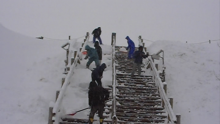 階段の除雪作業