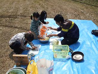 昼食の準備中