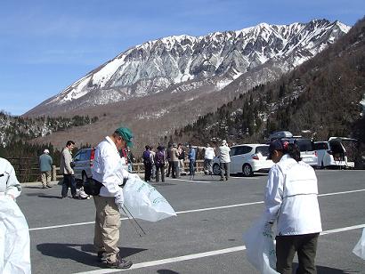 鍵掛峠でゴミ拾い