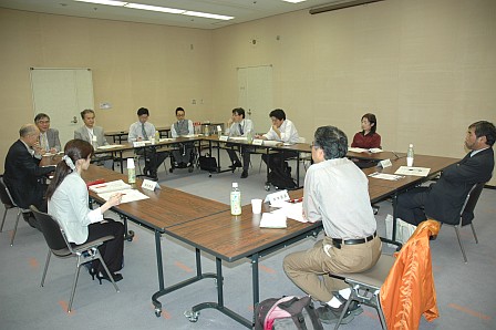 新鳥取県史編さん専門部会（近代・現代）での協議の様子の写真