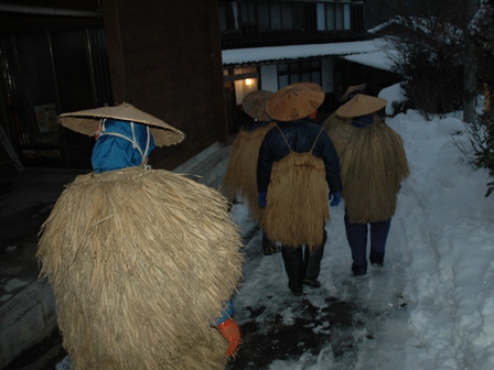 厄年の家に向かう一行の写真