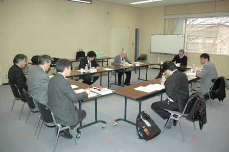新鳥取県史編さん専門部会(古代中世)での協議の様子の写真