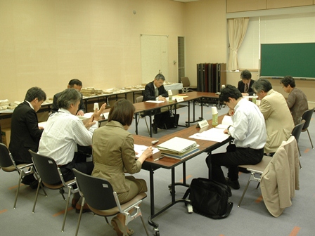 新鳥取県史編さん専門部会(近世)での協議の様子の写真