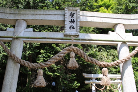 聖神社の鳥居