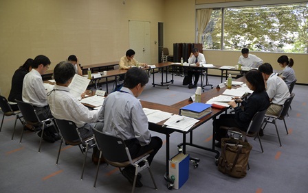新鳥取県史編さん専門部会(近代・現代合同)での協議の様子の写真