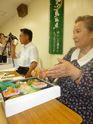 弁当試食審査会の様子