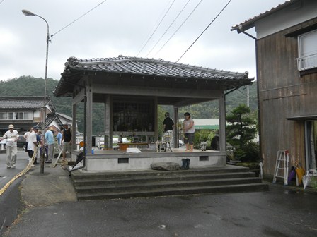 亀尻地区の盆行事が行われる四つ堂の写真