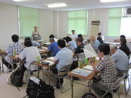 報告会会場の様子の写真