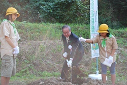 代表植樹の様子