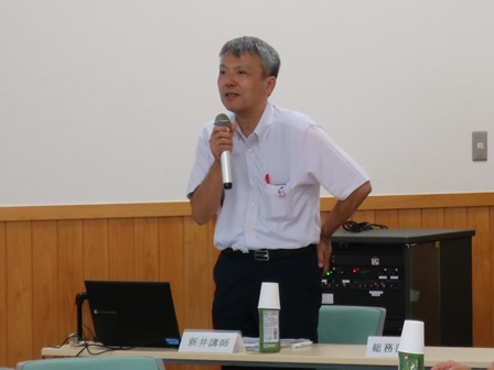 第１回部会における埼玉県立公文書館新井学芸主幹講演の様子の写真