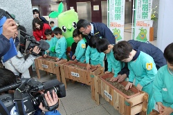 東北の種子を播く参加者