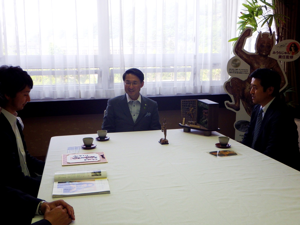 知事表敬訪問の様子2