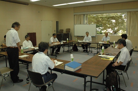 委員会での協議の様子の写真