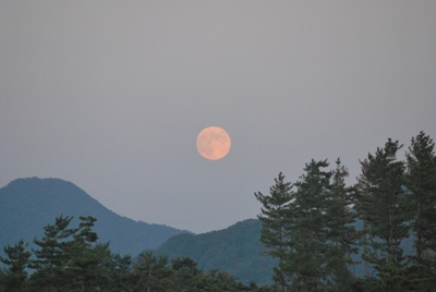 お月様　遠景