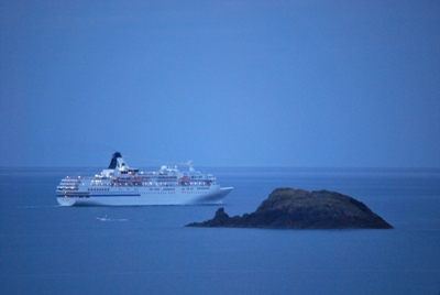 豪華客船と海士島